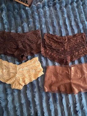 MUST GO: Lace Boy Shorts (4 pc)